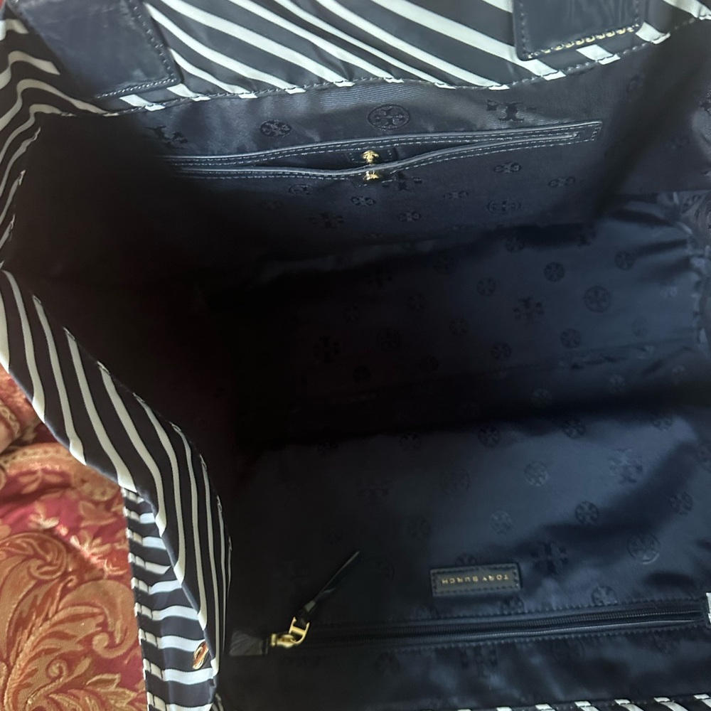 Tory Burch navy and white tote - Picture 3 of 3